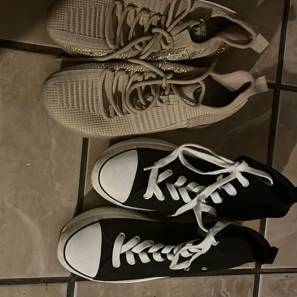 Selling two pairs of Steve Madden shoes